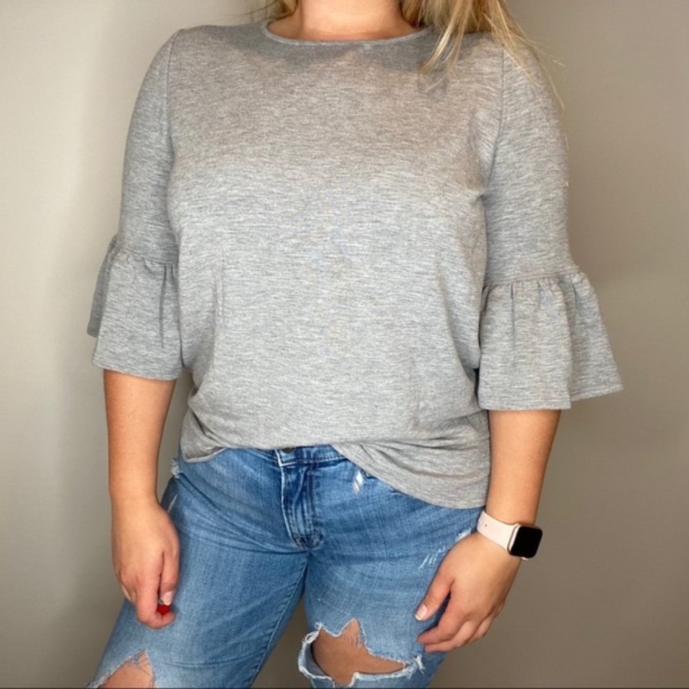 *5 for $20* Adrianna Papell Gray Womens ruffle Sleeve size medium